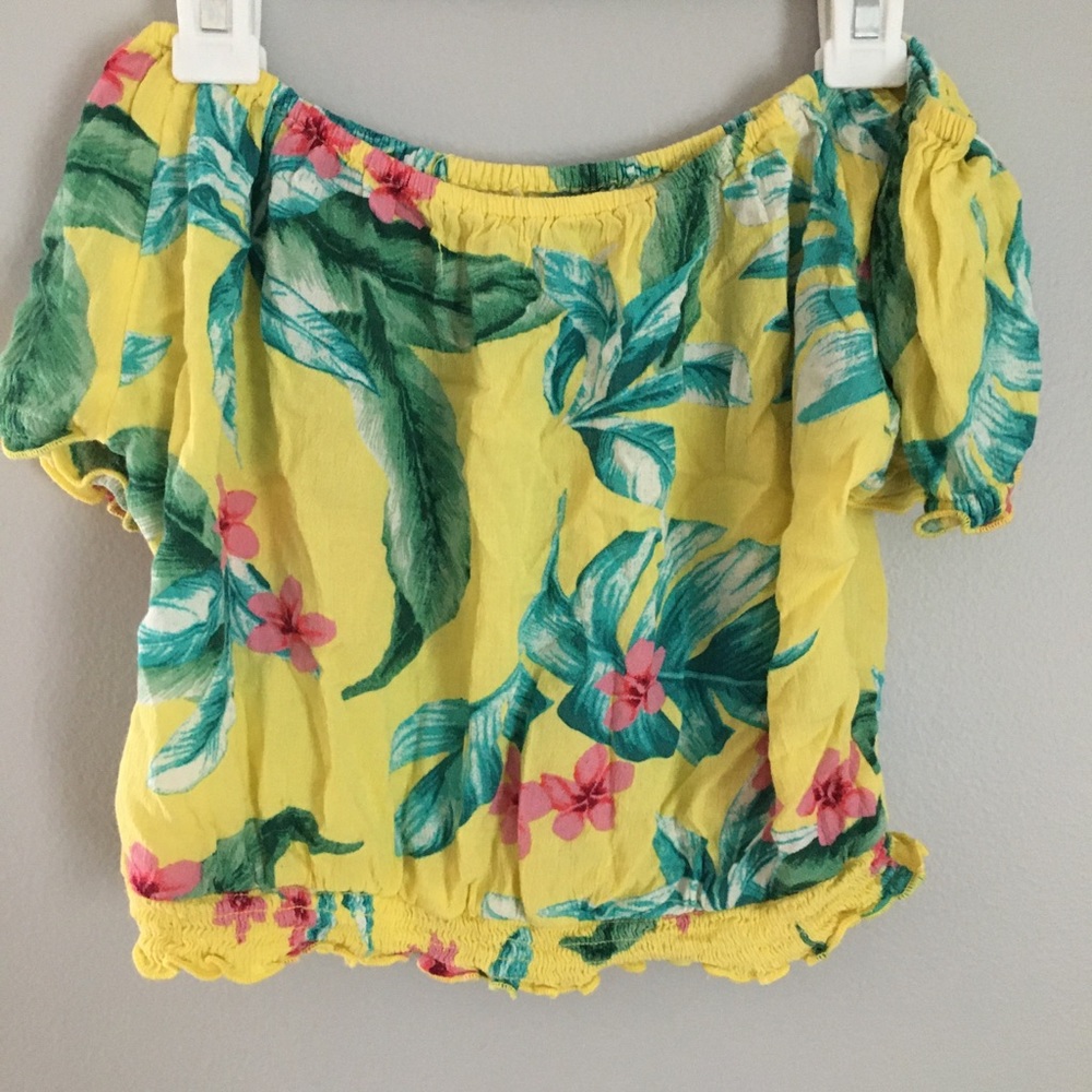 Hollister off the shoulder crop top. Size S